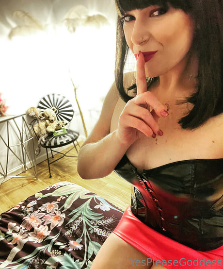 yespleasegoddessof セックスモデル 写真