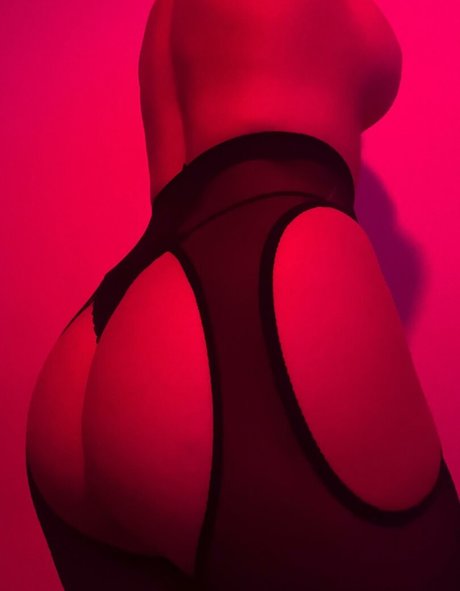 Anabelle Charm アダルト女優 写真