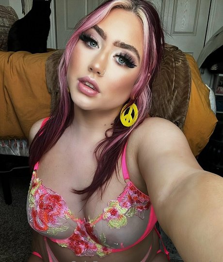 Emmarenedwier 美しいポルノスター 画像