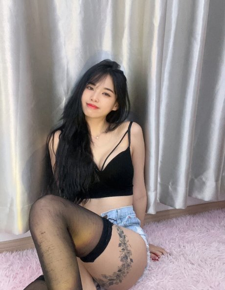 Jolin XXXモデル 写真