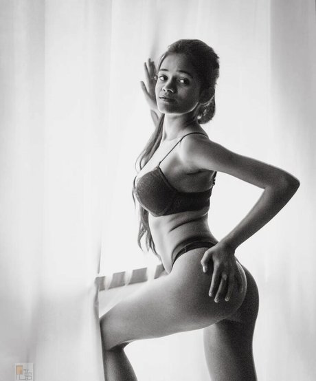 Amaira Roy エロティックモデル 写真
