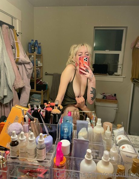 caroliiiiine top profile image