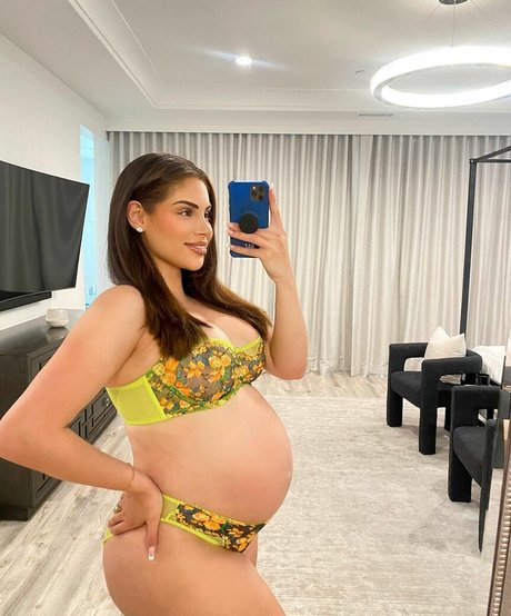 Nazanin Kavari ポルノスター 写真