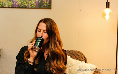 emily bella free エロティックモデル アーカイブ