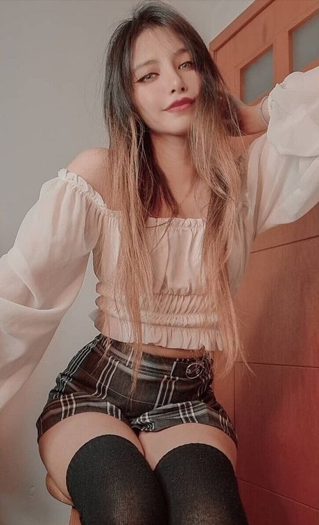 Ary Vilchis かわいいポルノスター 写真