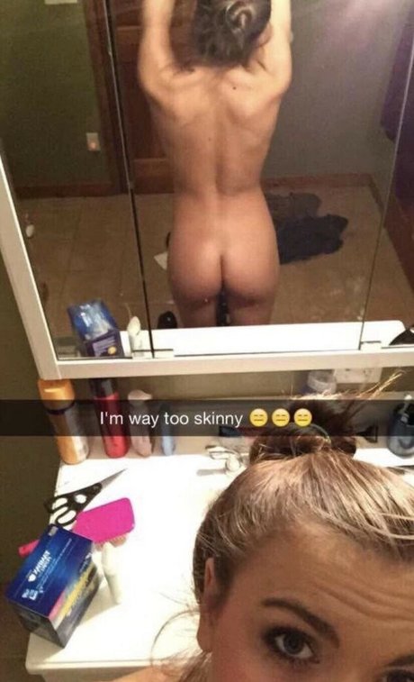 Carson Roney 裸のスター 写真