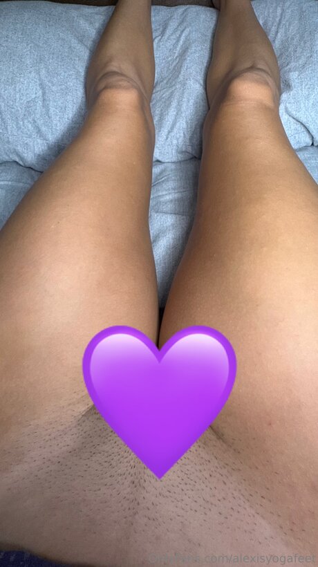 Alexisyogafeet アダルトスター 写真