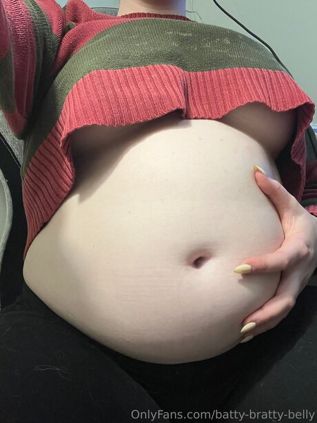 Batty Bratty Belly xxxモデル 画像