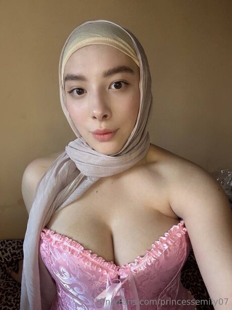 Princessemily07 ヌードのポルノスター 画像