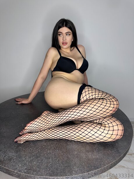 Bella Yammy ポルノスター HD 画像