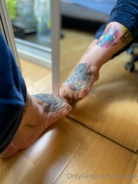 Satanita セックスポルノスター 写真
