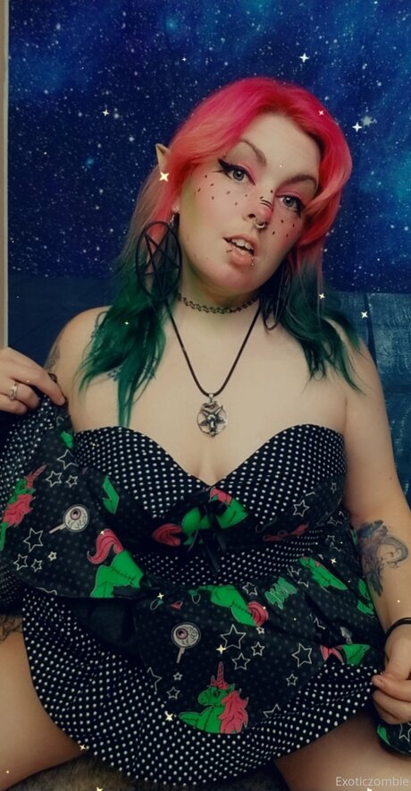 Exoticzombiefree 裸のポルノスター 写真