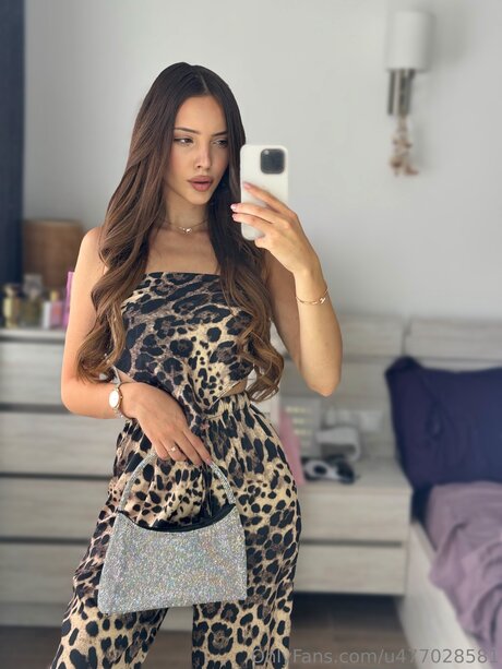 Karina Paw 最高の女優 写真