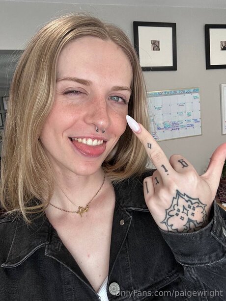 Paigewright ホットなポルノスター 写真