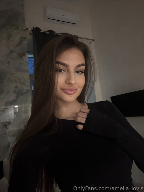 Amelia Lovis トップポルノスター 写真