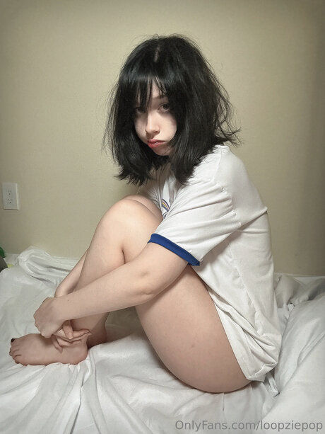 Loopziepop ポルノ女優 写真