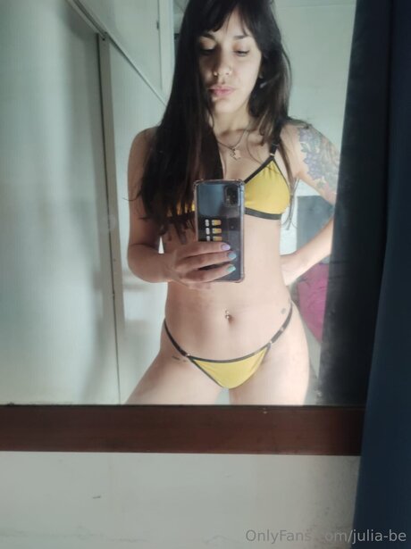 Julia Be ホットなモデル 写真