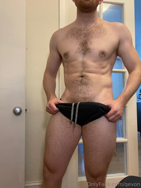 Qevon セクシーモデル 画像