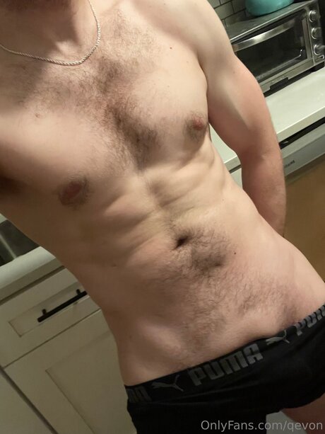 Qevon 素敵なモデル 写真