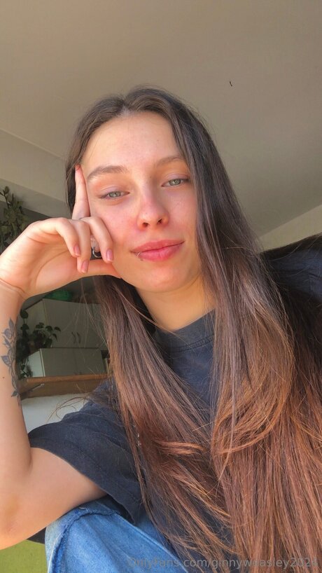 Dominga2024 裸の女優 写真