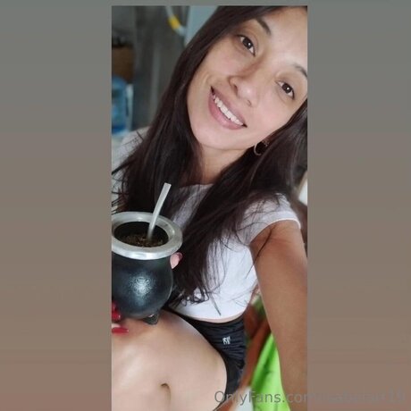 Isabelarr19 ポルノ女優 画像