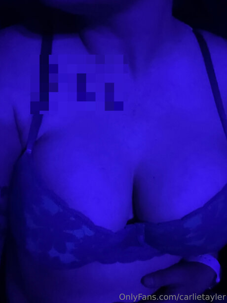 Carlietayler 高品質モデル 画像