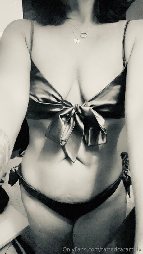 Tattedcaramelx アダルトモデル 写真