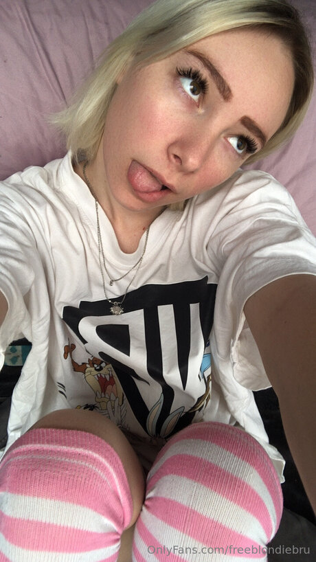 Freeblondiebru ポルノスター エロティック 写真