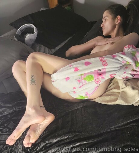 Tempting Soles ヌードのポルノスター ギャラリー