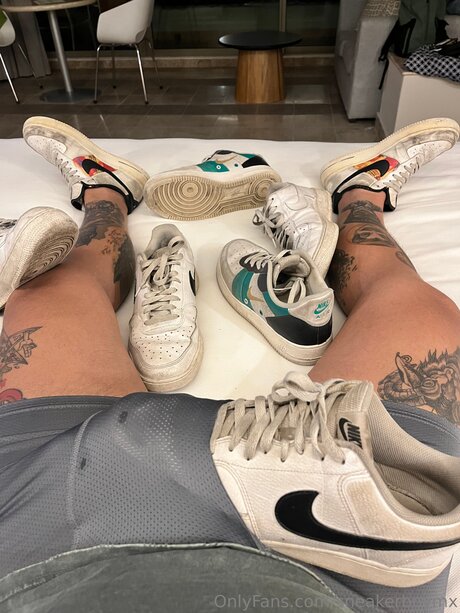 Sneakerboymx セクシーなポルノスター 写真