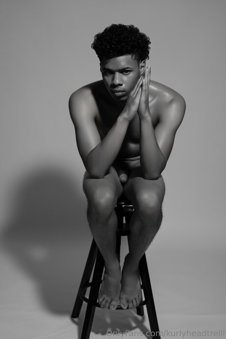 Kurlyheadtrelll スターセックス 写真