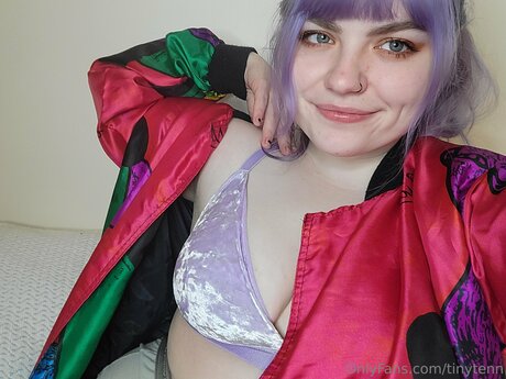 Tinytenn ポルノスター セクシー 画像