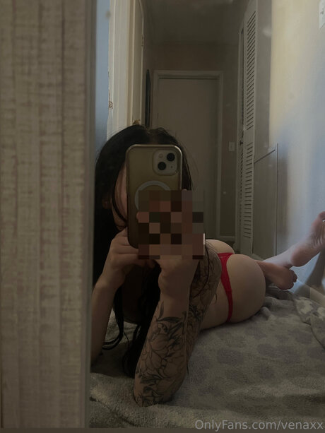 Venaxx 裸のモデル 写真