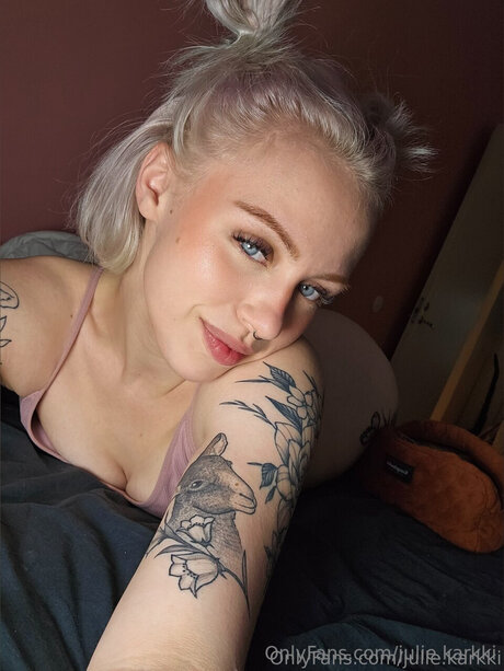 Julie Karkki ホットなモデル ギャラリー