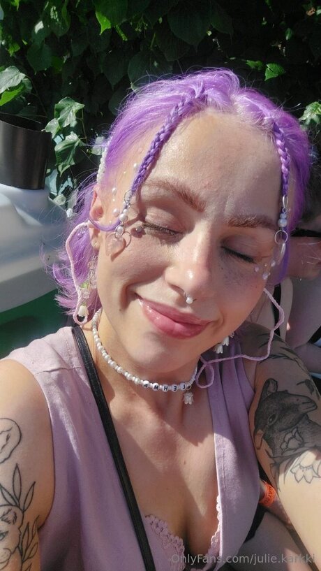 Julie Karkki セクシーモデル 画像