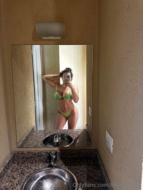 Biancalova9 完璧なモデル 写真