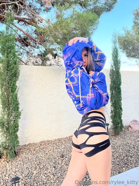 Rylee Kitty ヌードスター 写真