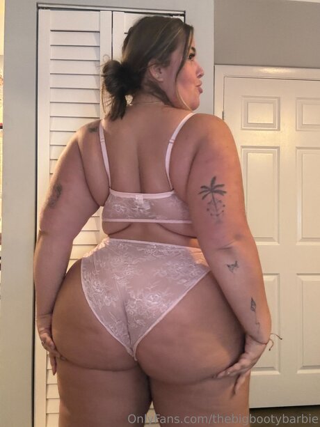 Thebigbootybarbie ポルノスター ホット 画像