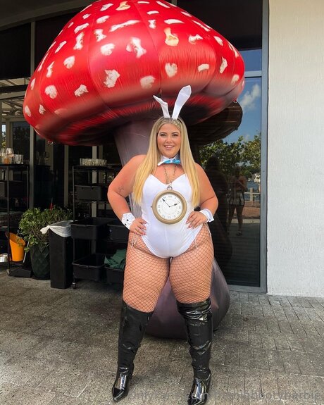 Thebigbootybarbie HDポルノスター 画像