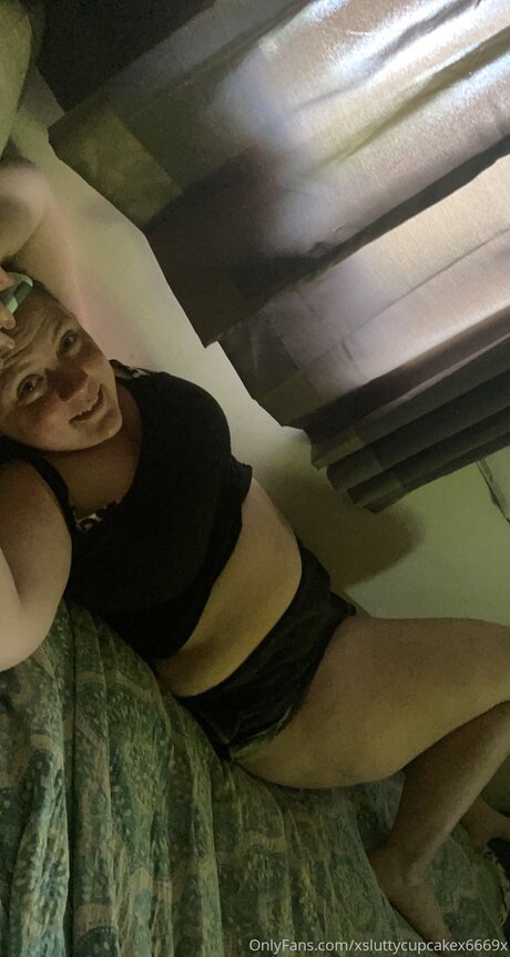 Xsluttycupcakex6669x セクシーモデル 写真