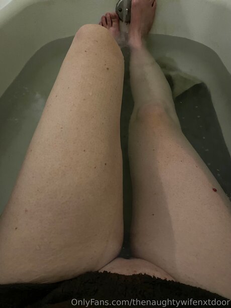 Thenaughtywifenxtdoor 裸の女優 写真