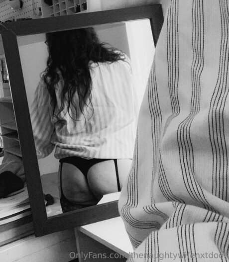 Thenaughtywifenxtdoor 最高のポルノスター 画像