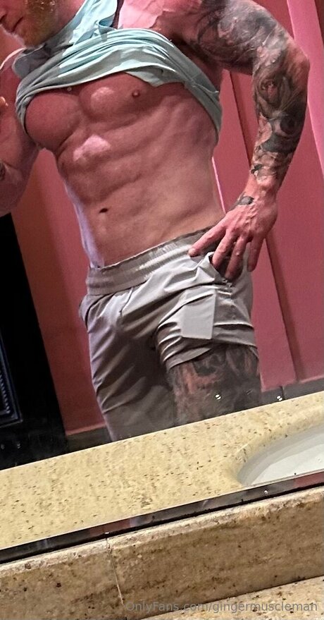 Gingermuscleman アダルトスター 写真
