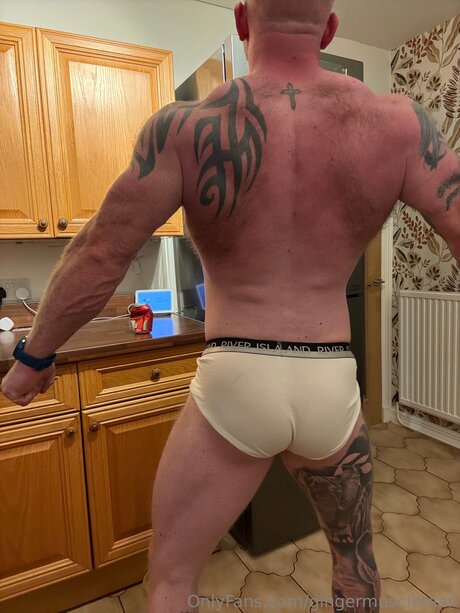 Gingermuscleman エロティックなモデル アーカイブ