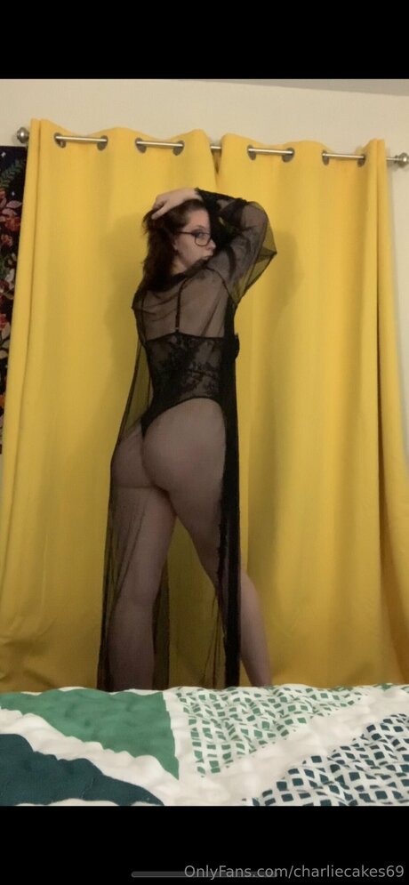 Charliecakes69 ポルノスター 画像