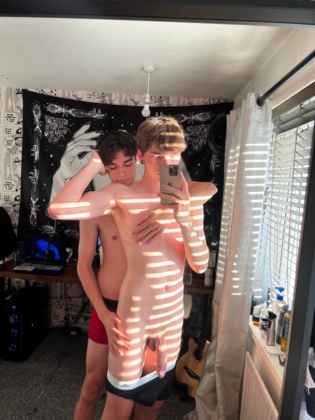 Thebeeb0i セクシーなポルノスター 写真