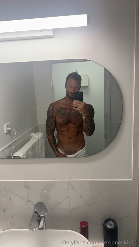 Alexjoneskik11 ヌードのポルノスター 写真