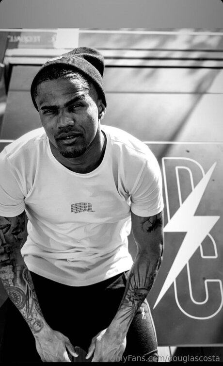 Douglascosta ポルノモデル 写真