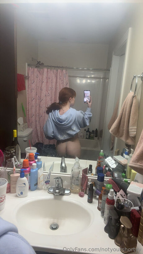 Notyourshortyy ヌードモデル 写真