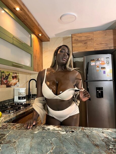 Almaahotxxx ポルノスター HD 写真